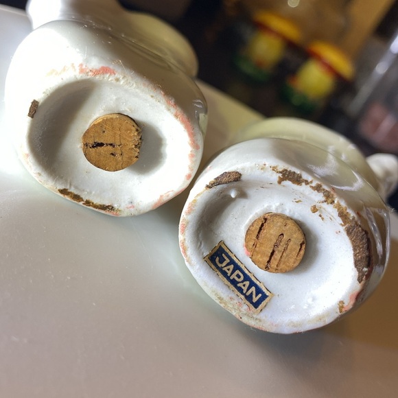 Vintage 1950’s Rare Japanese feet Whimsical Salt & Pepper Shakers - Picture 6 of 8